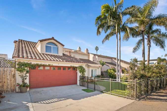 Coastal Zen Steps from the Sand