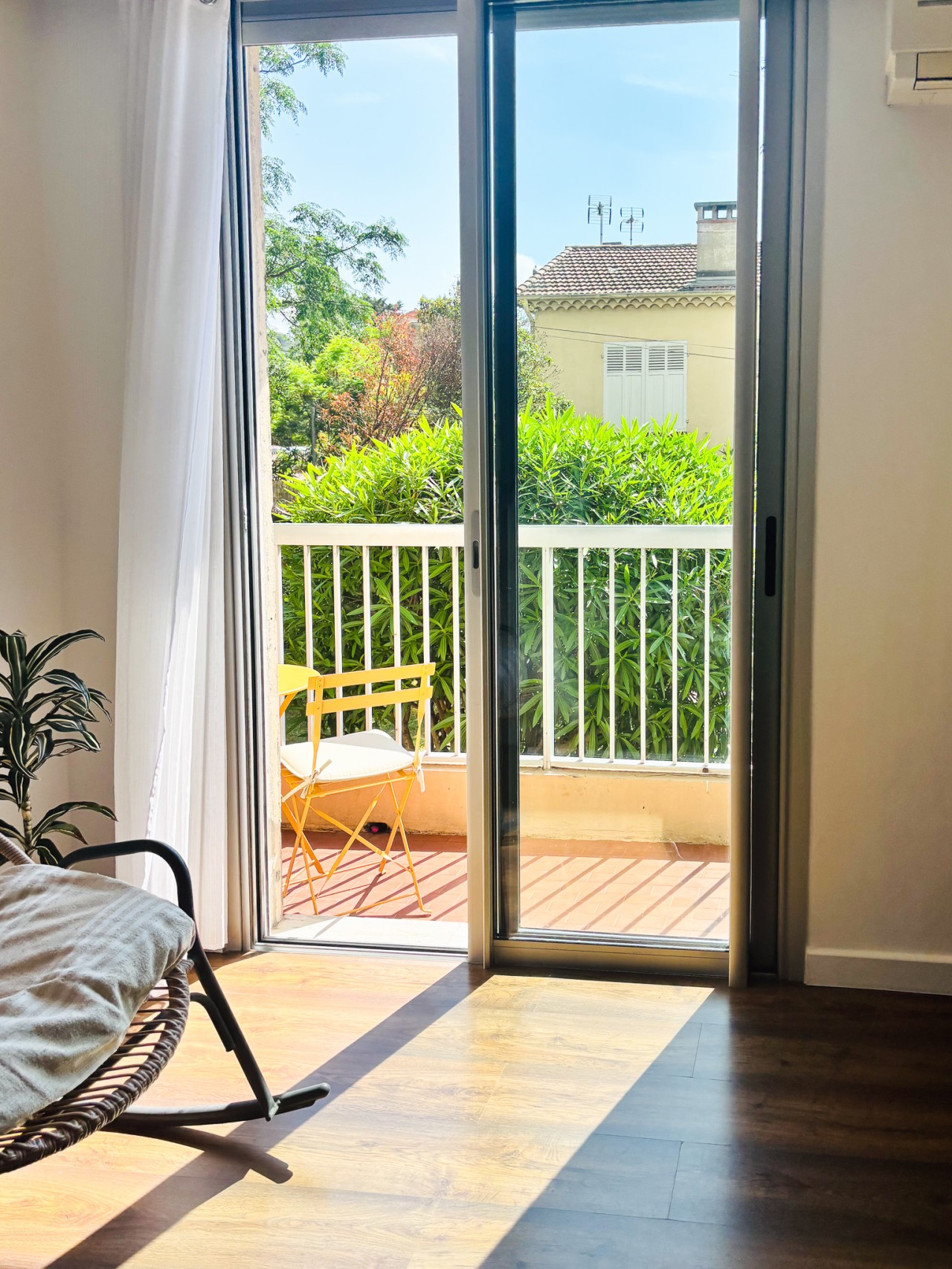 Appartement Cosy | Clim & Parking Privé | 10 min Cannes - Photo 8