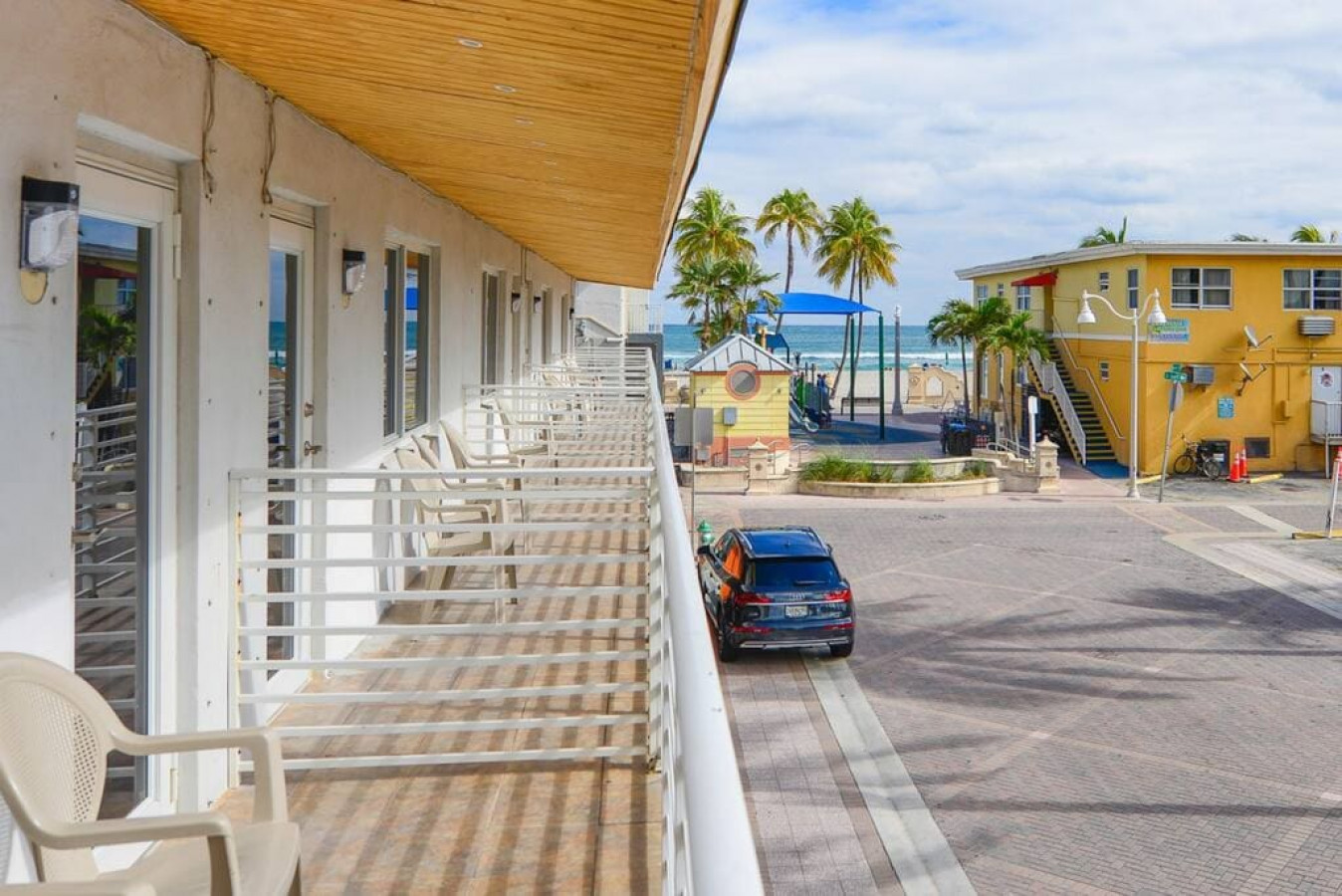 Charming Suite With Private Balcony And Pool - Unique Beach Haven - The Bahamas