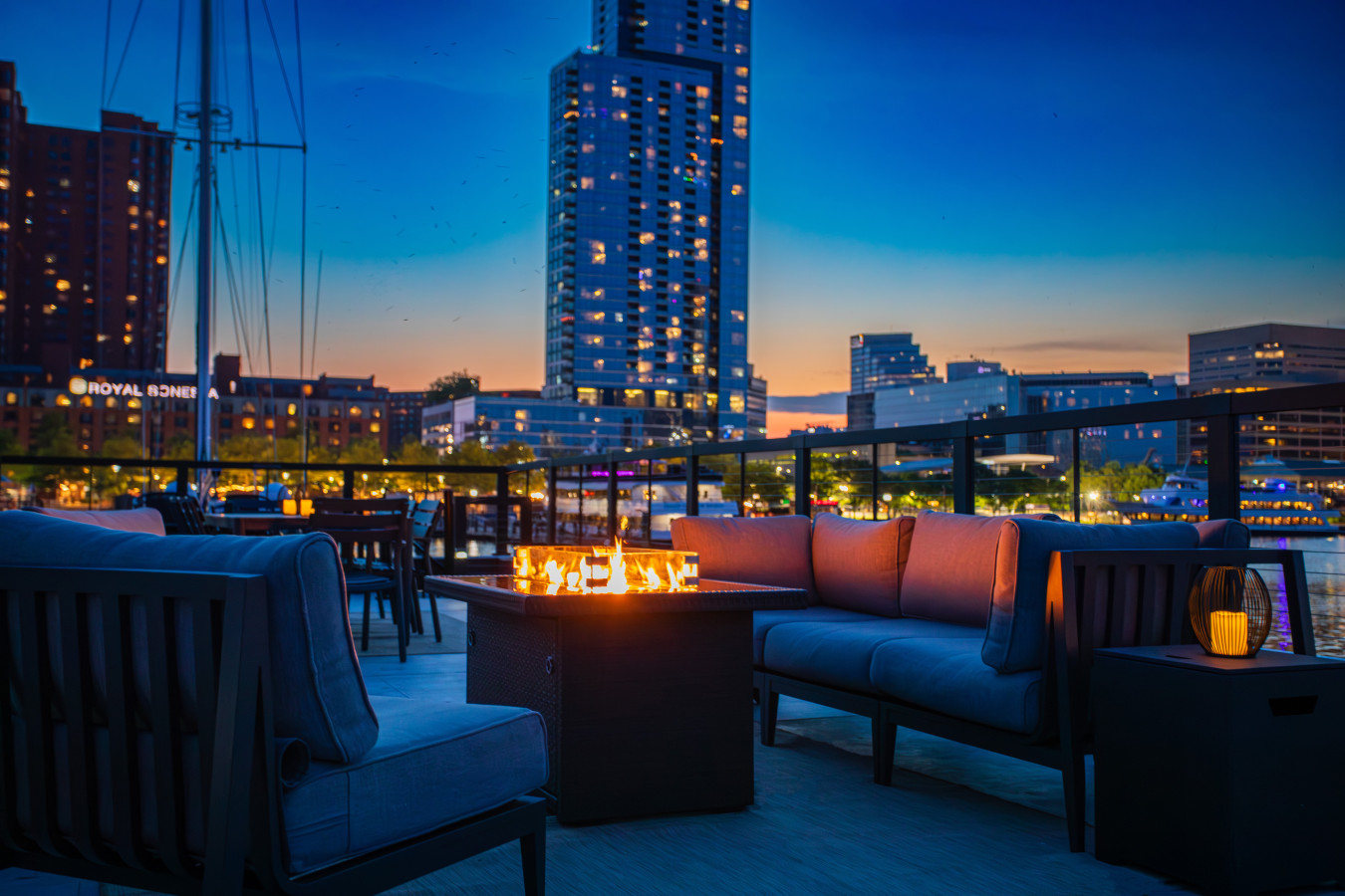 Pull up a seat. The harbor does the rest.