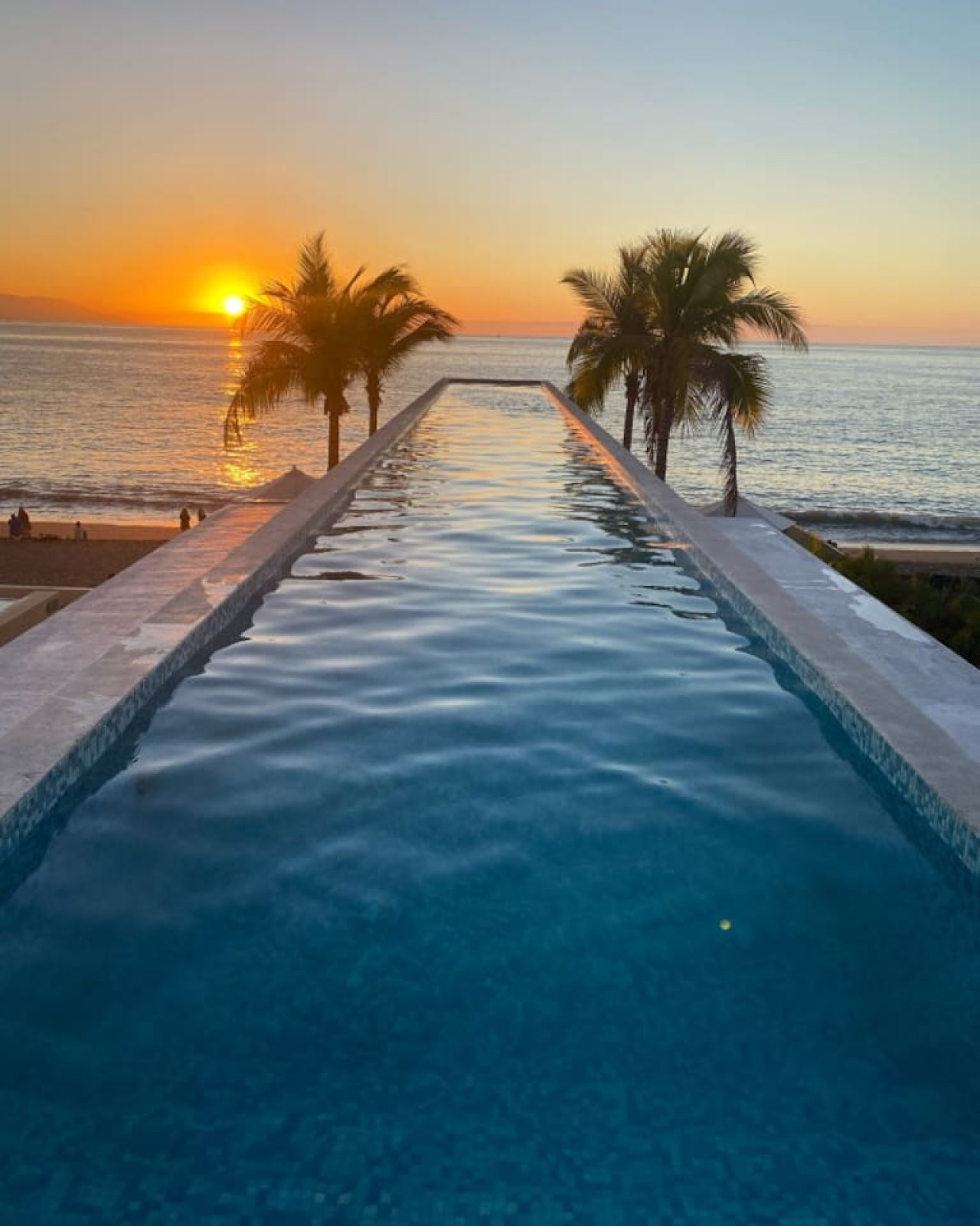 Wake Up to Ocean Views & Complimentary Breakfast! 4