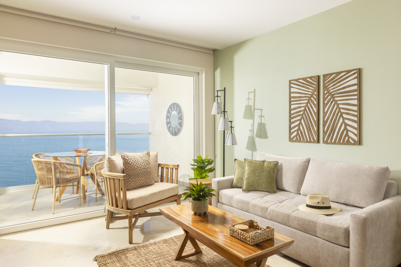 Dreamy Oceanview Getaway 🌴 1BR + Breakfast Included 2