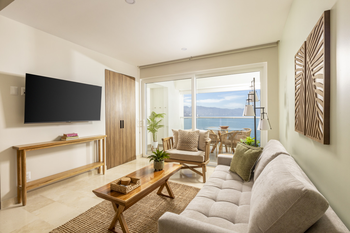 Dreamy Oceanview Getaway 🌴 1BR + Breakfast Included 5