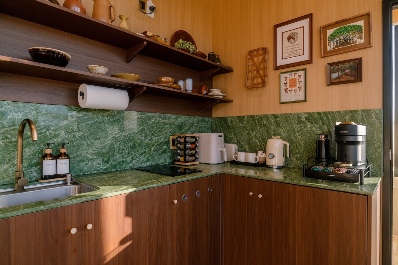 Dew - interior