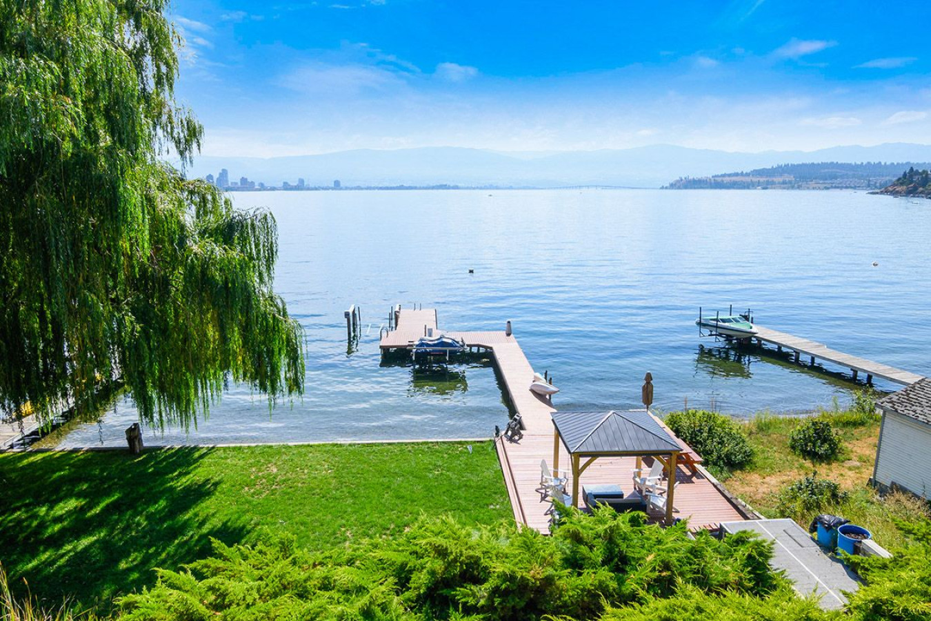 Lakeside Haven With Private Dock And Canoes - Stunning Tranquil Escape - Kelowna