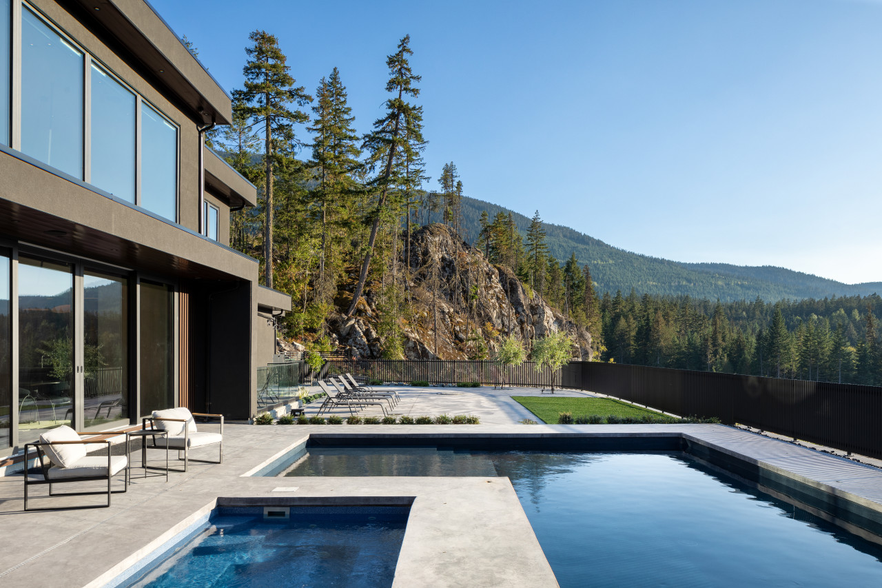 Heated Pool And Hot Tub - Stunning Mountain Luxury Retreat - Canada