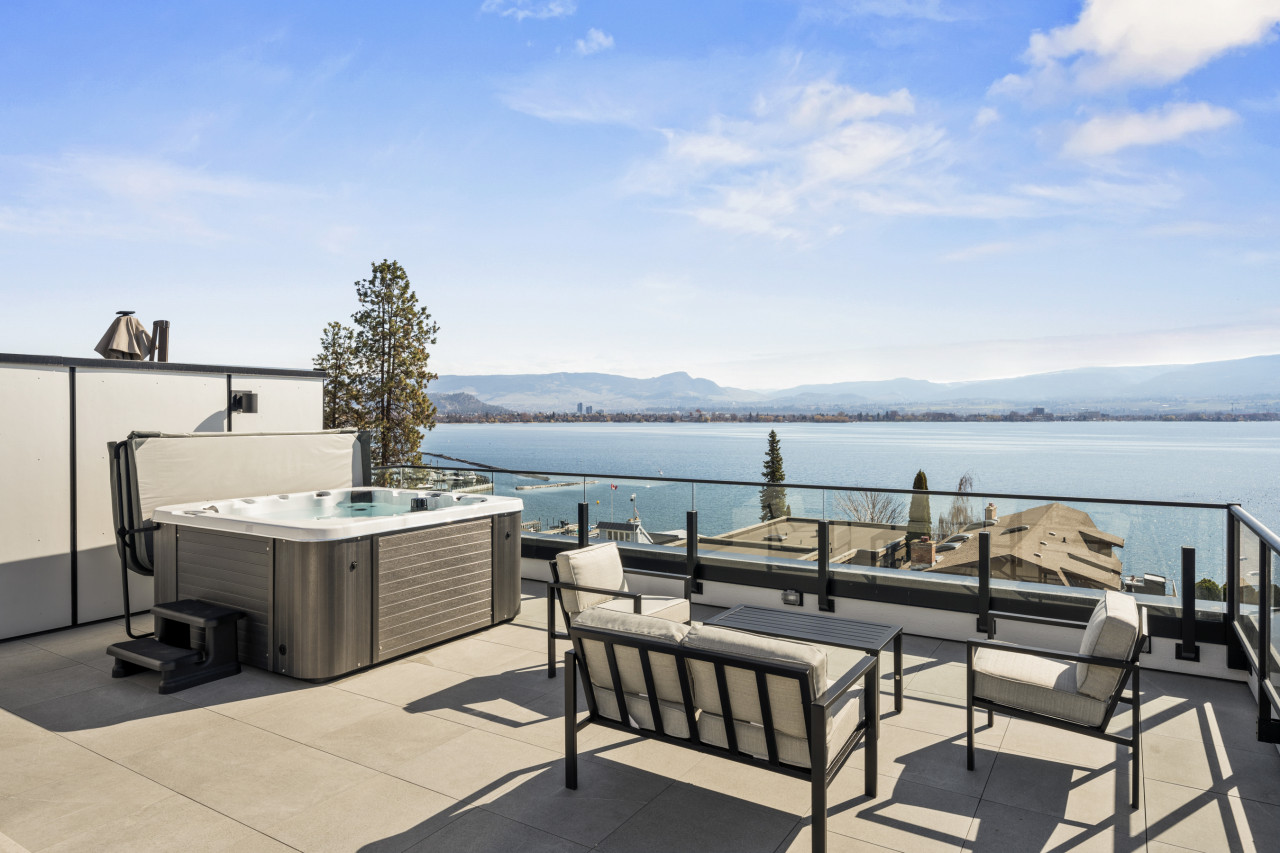 Breathtaking Okanagan Views And Rooftop Hot Tub - Exquisite Retreat - ケロウナ
