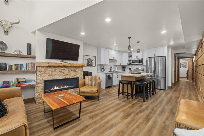Luxury Red Lodge Retreat | Hot Tub | Downtown