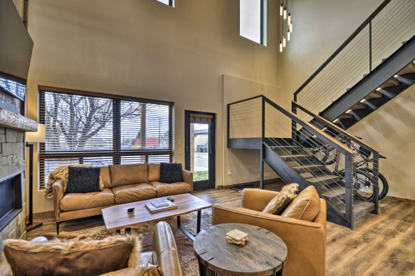 Modern Townhome w/Rooftop Patio - [Dog Friendly!]