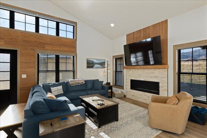 Ski Run View, private hot tub, close to downtown!