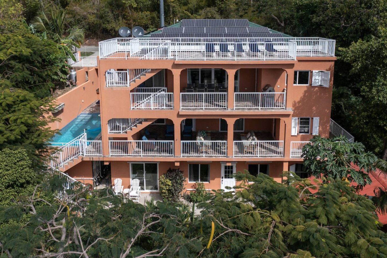 Cay Syrah! 4 bedroom home! Solar/battery backup!