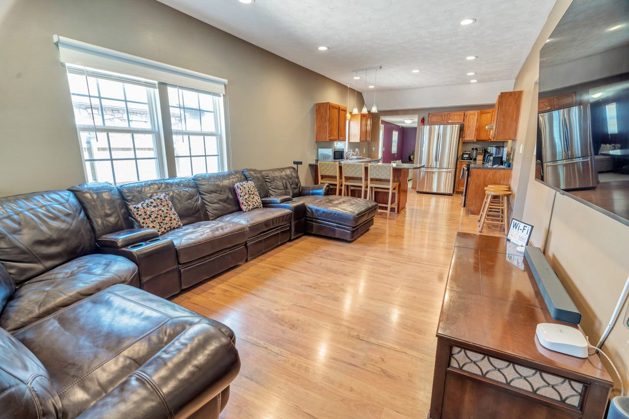 Modern SmartHome Retreat Near Downtown Springfield & MSU