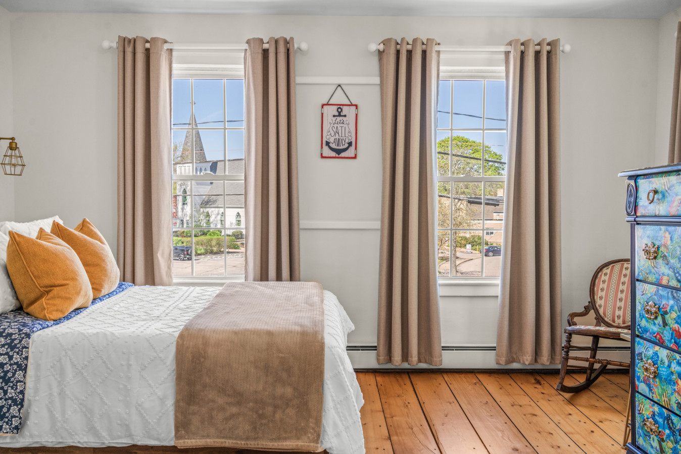 Entire Historic Mystic Townhome: Pet & Family