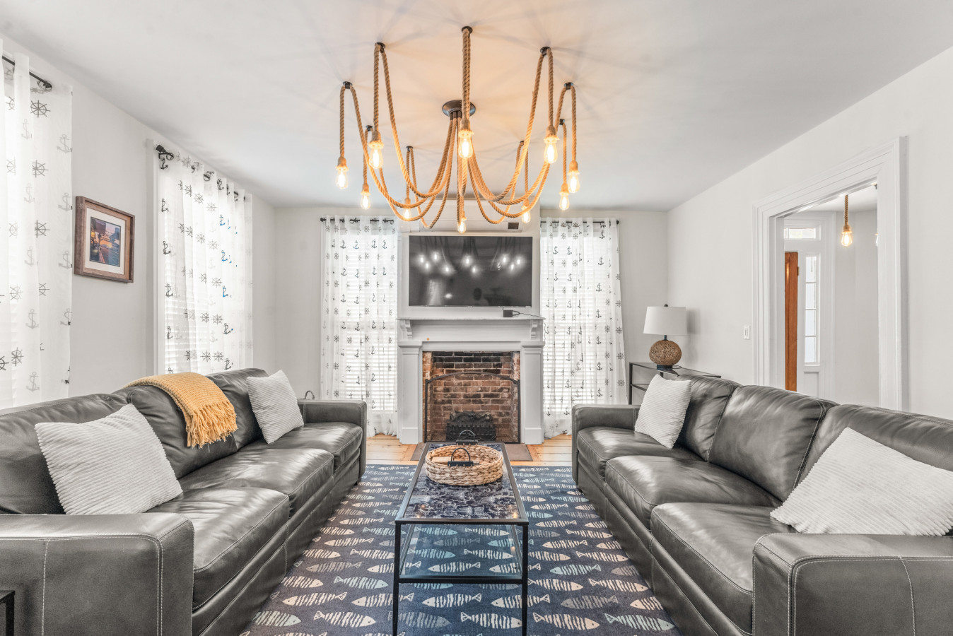 Entire Historic Mystic Townhome: Pet & Family