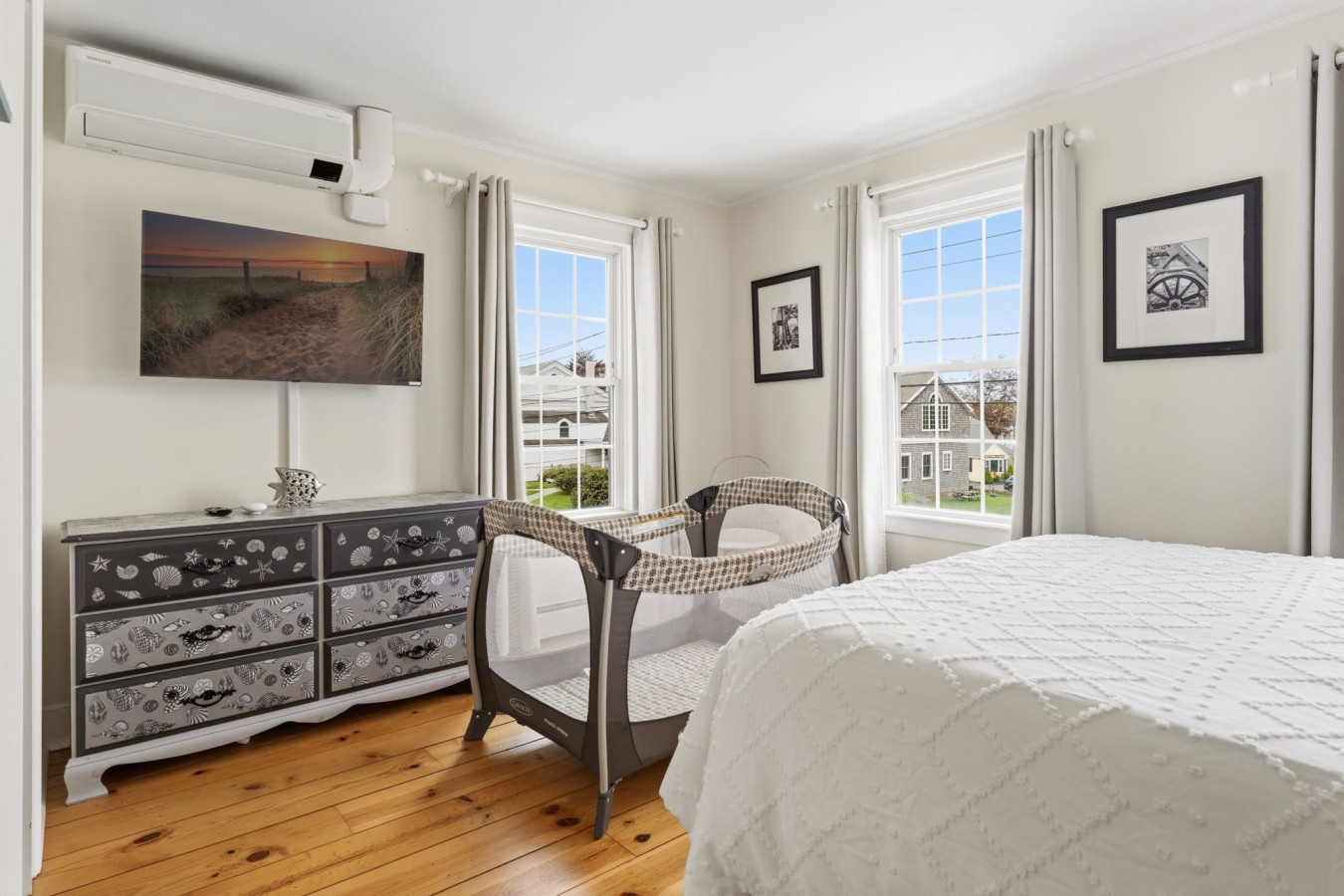 Entire Historic Mystic Townhome: Pet & Family