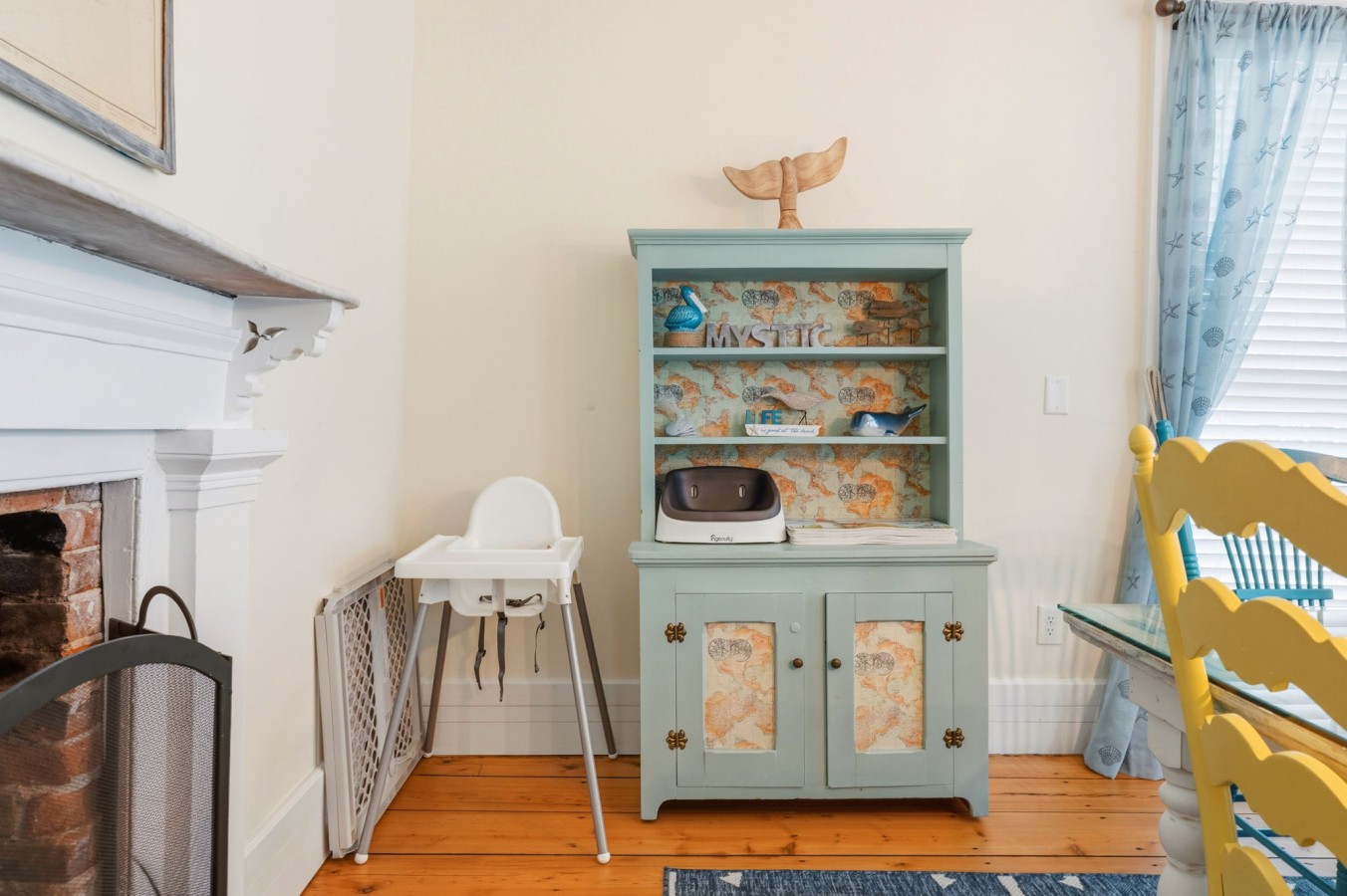 Entire Historic Mystic Townhome: Pet & Family