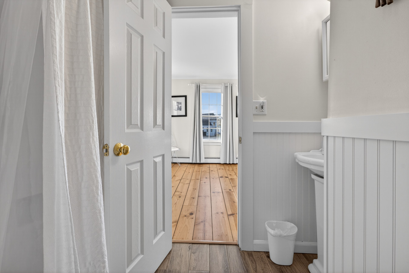 Entire Historic Mystic Townhome: Pet & Family