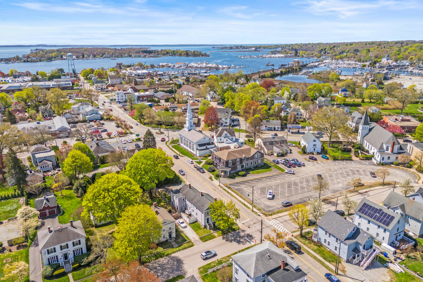 Entire Historic Mystic Townhome: Pet & Family