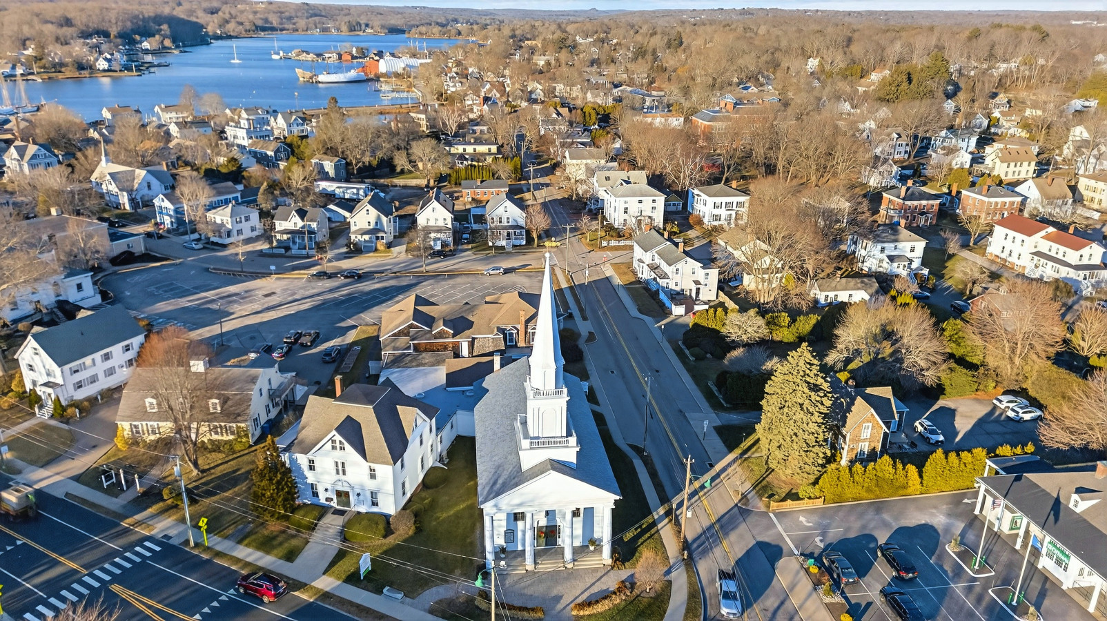 Entire Historic Mystic Townhome: Pet & Family