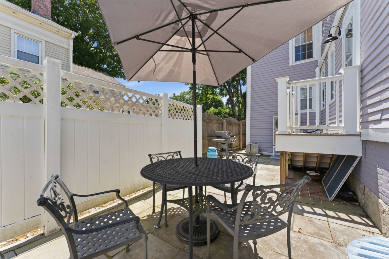 Entire Historic Mystic Townhome: Pet & Family