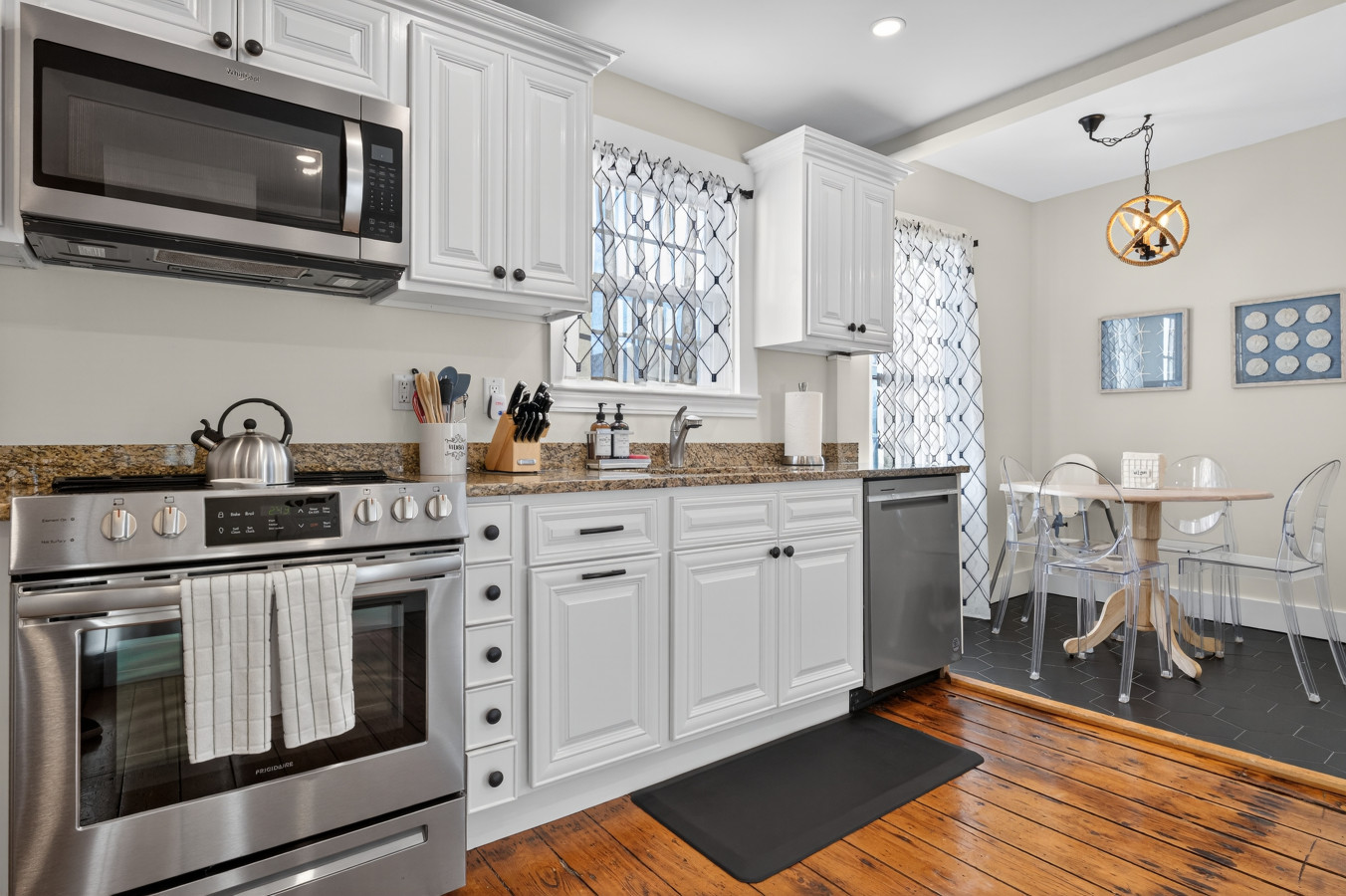 Historic Dual Townhome, Walk to Seaport