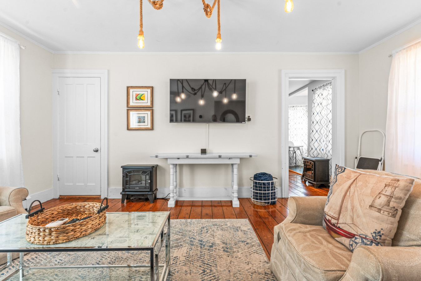 Historic Mystic Home, Walk to Seaport and Downtown