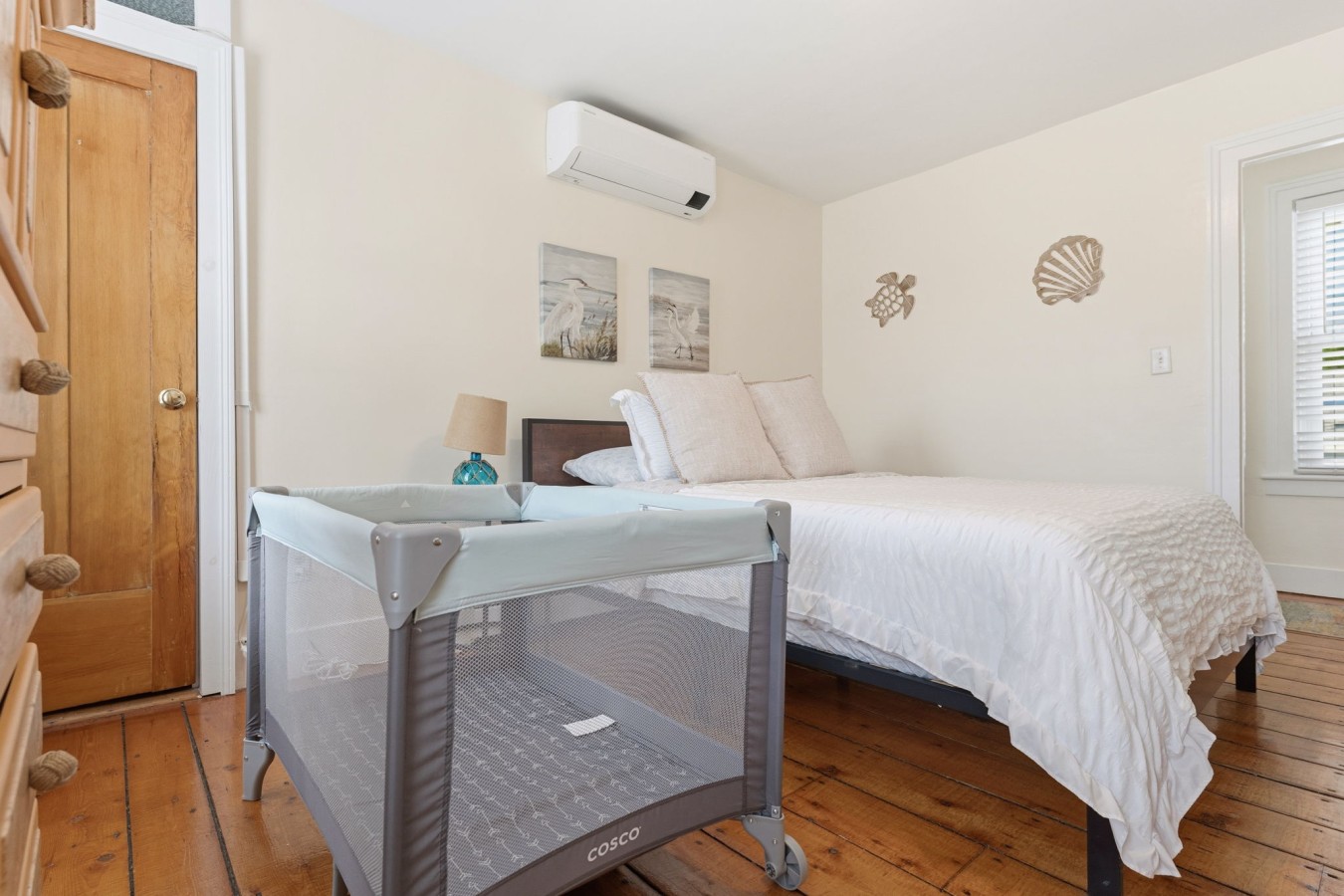 Historic Mystic Home, Walk to Seaport and Downtown