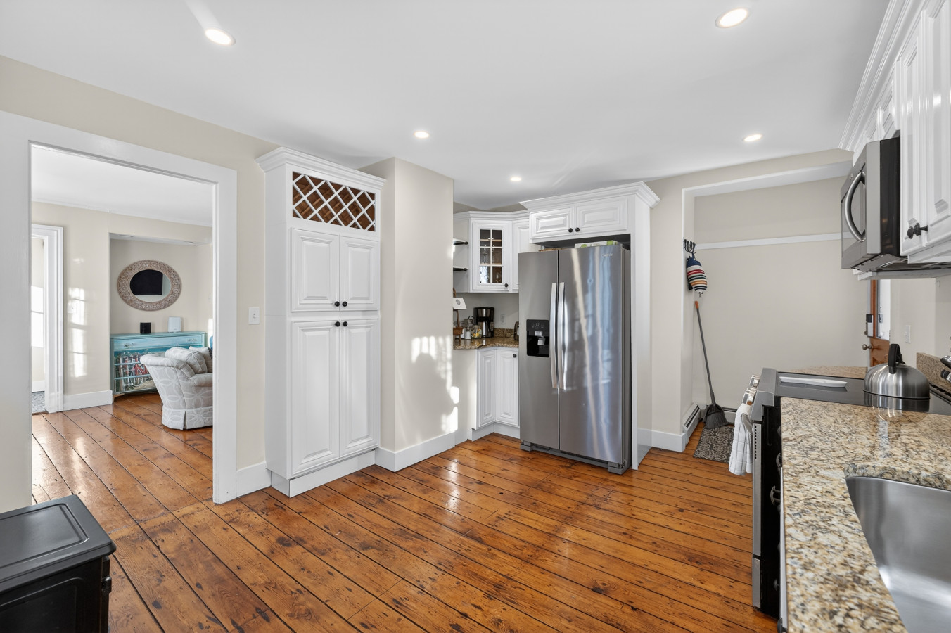 Historic Mystic Home, Walk to Seaport and Downtown