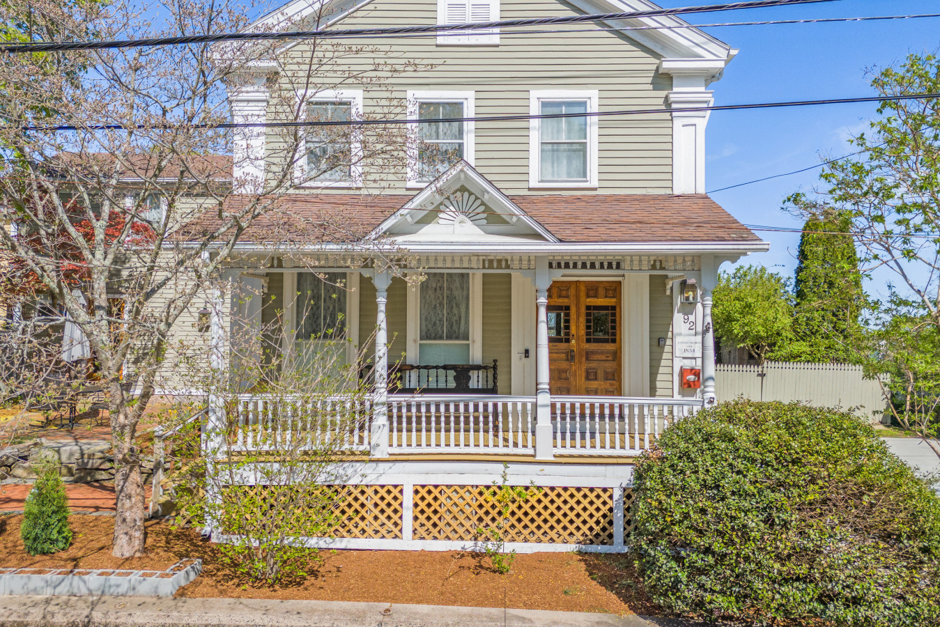 Coastal Victorian Home, Walk to Downtown