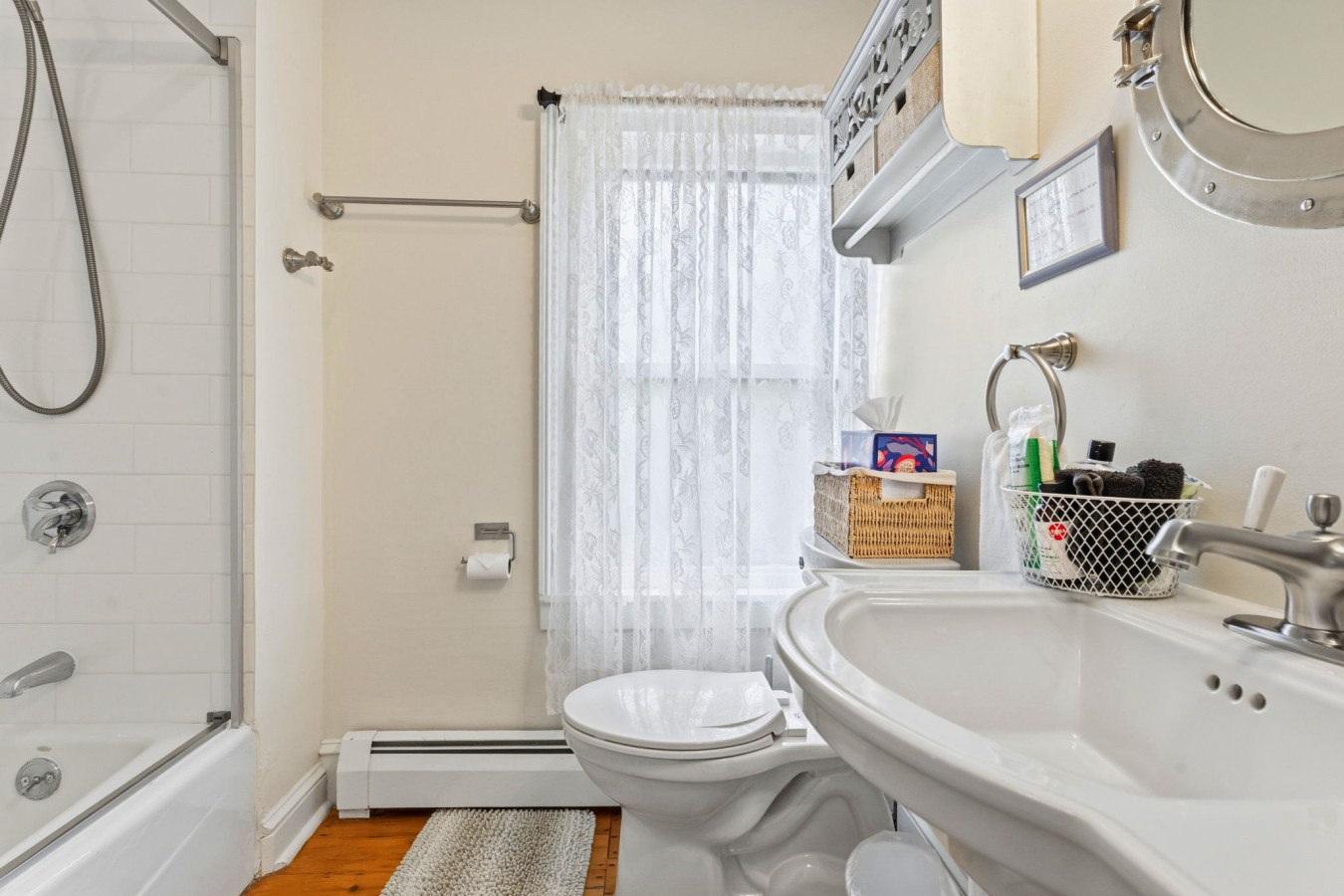 Coastal Victorian Home, Walk to Downtown