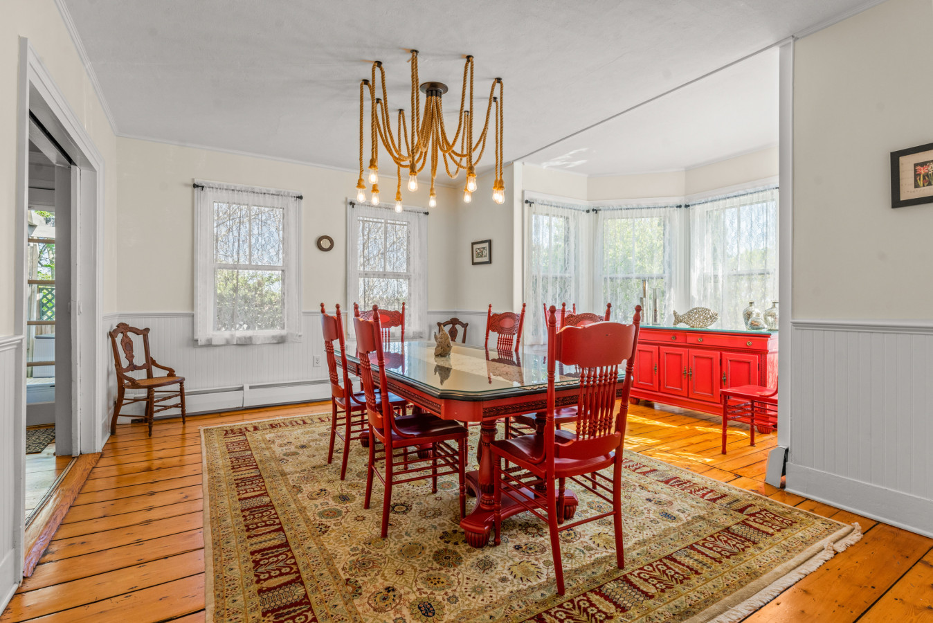 Coastal Victorian Home, Walk to Downtown