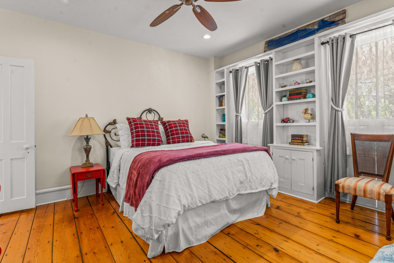Coastal Victorian Home, Walk to Downtown