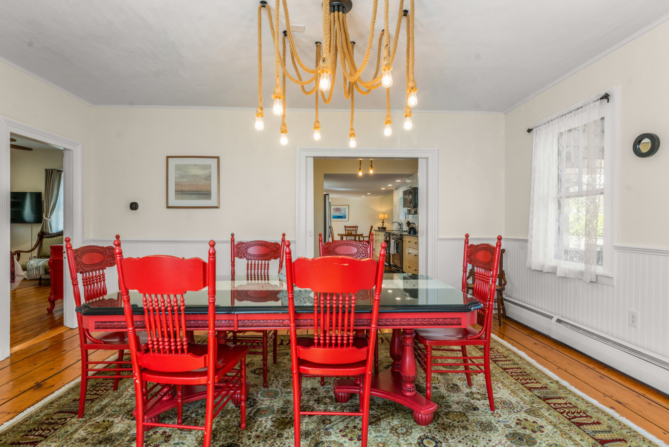 Coastal Victorian Home, Walk to Downtown