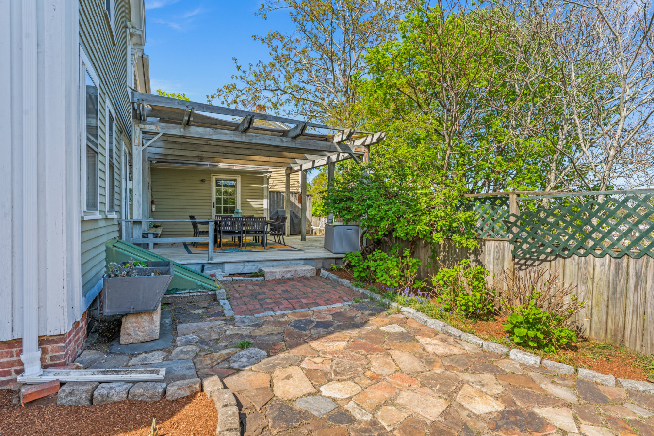 Coastal Victorian Home, Walk to Downtown