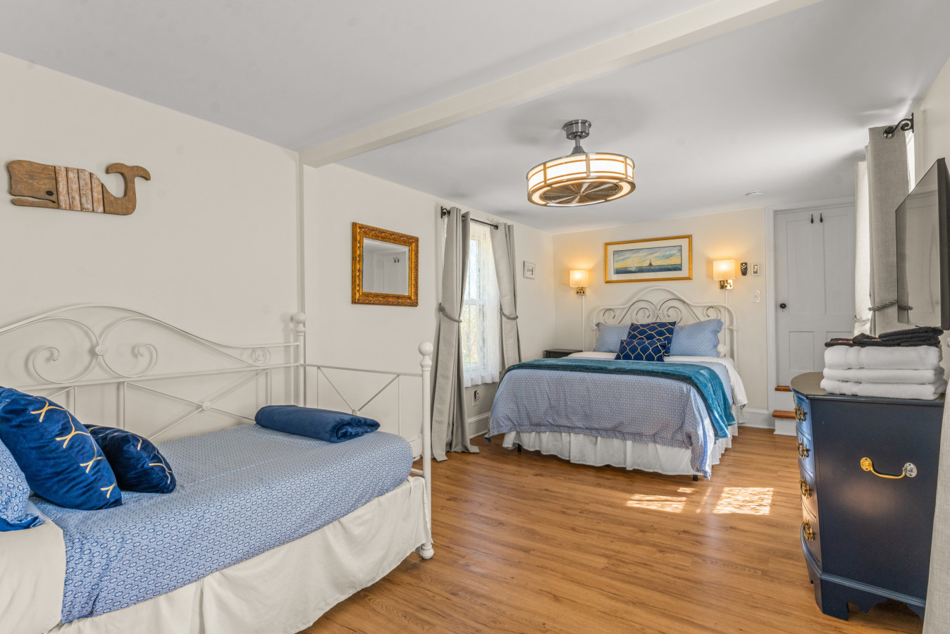 Coastal Victorian Home, Walk to Downtown