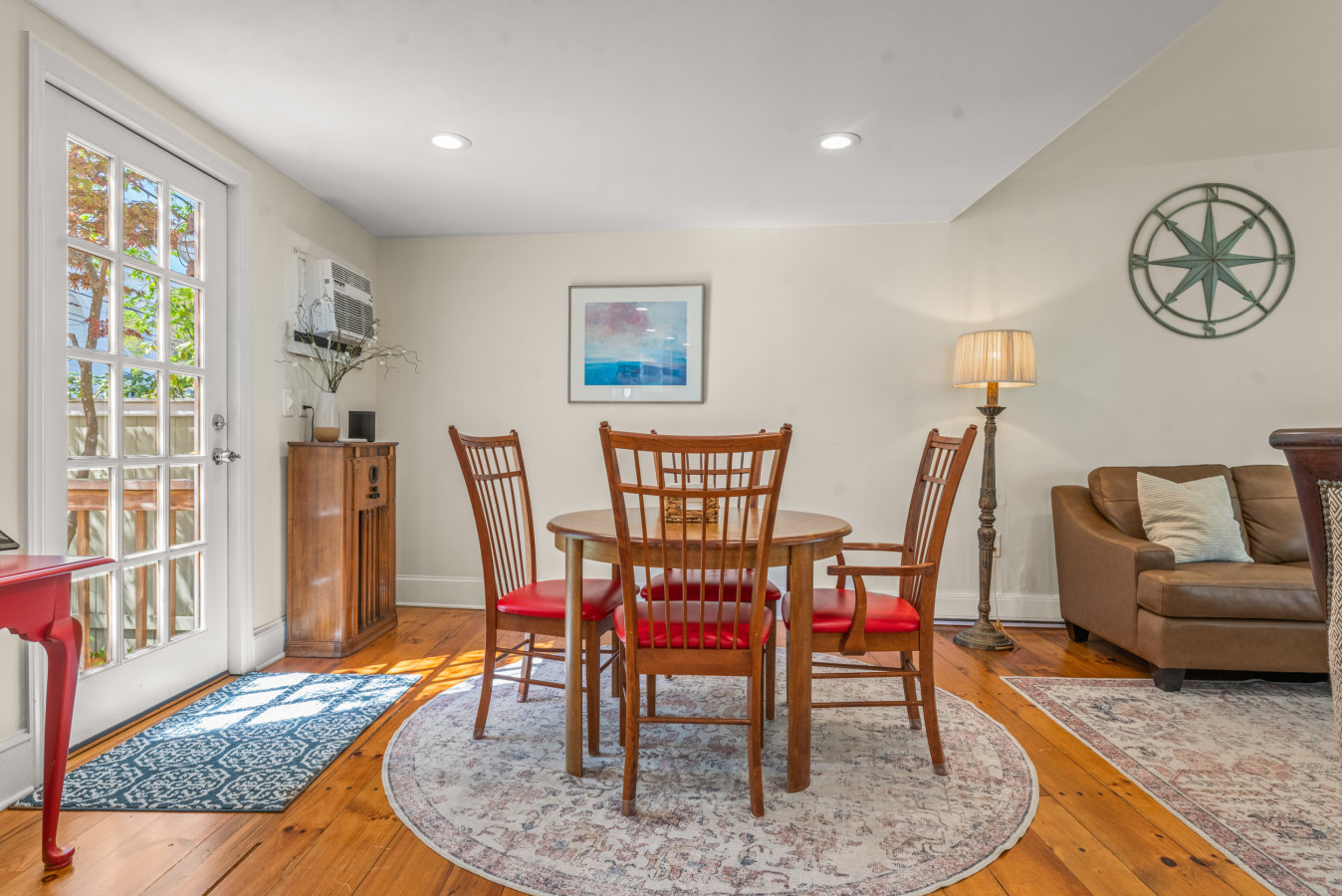 Coastal Victorian Home, Walk to Downtown