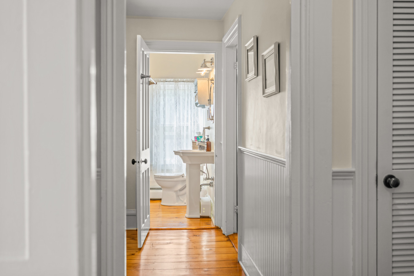 Coastal Victorian Home, Walk to Downtown