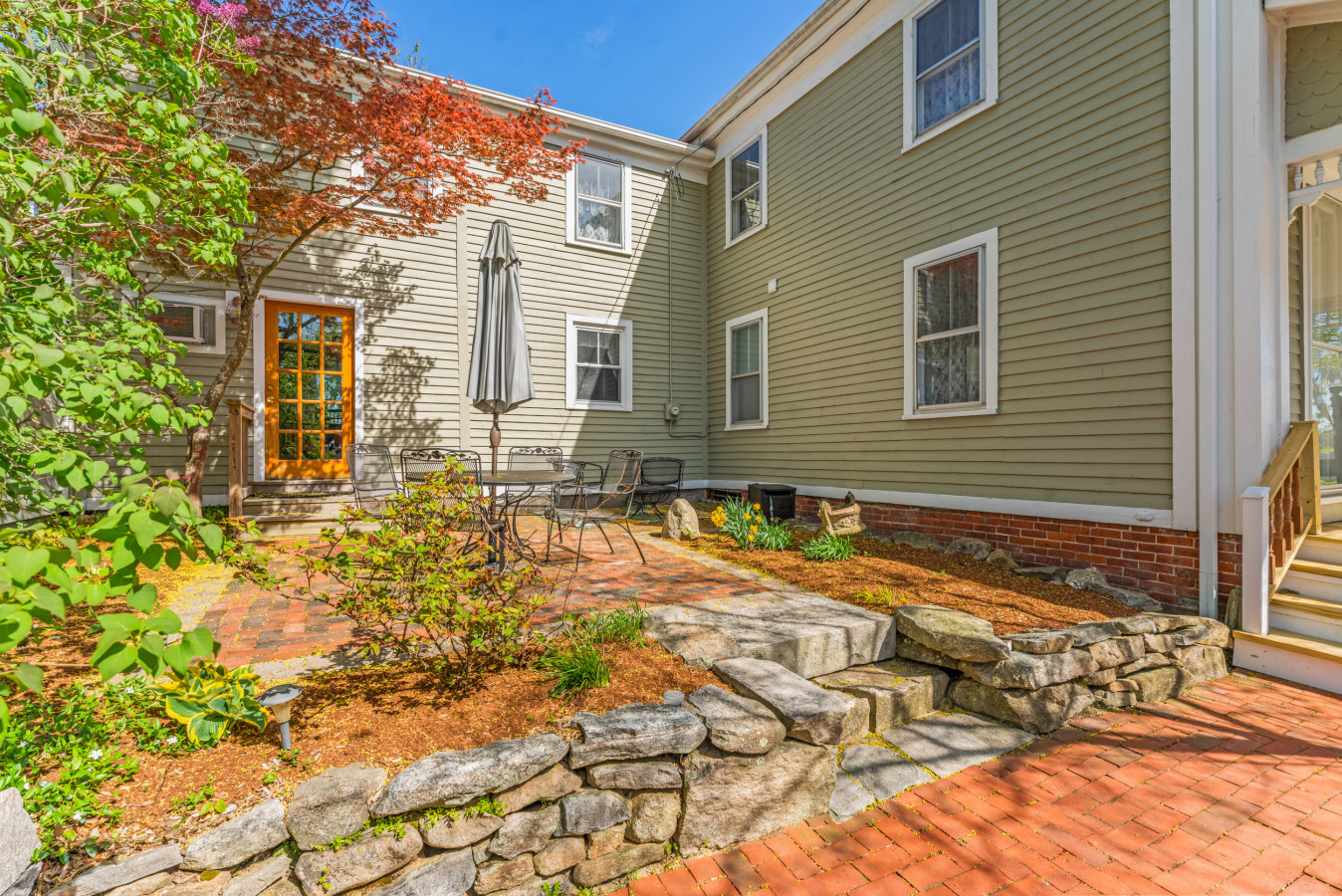Coastal Victorian Home, Walk to Downtown