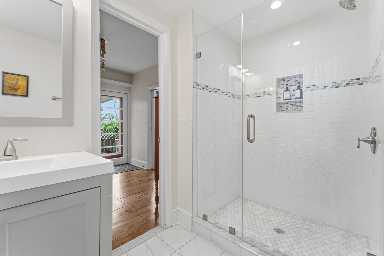 Coastal Victorian Home, Walk to Downtown
