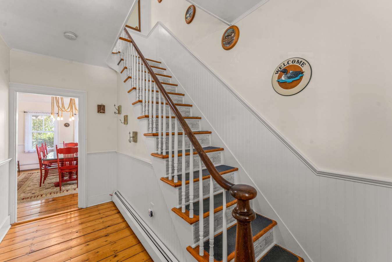 Coastal Victorian Home, Walk to Downtown