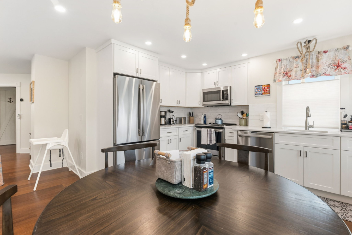 Historic 5BR, Dual Kitchens, Walk to Beach