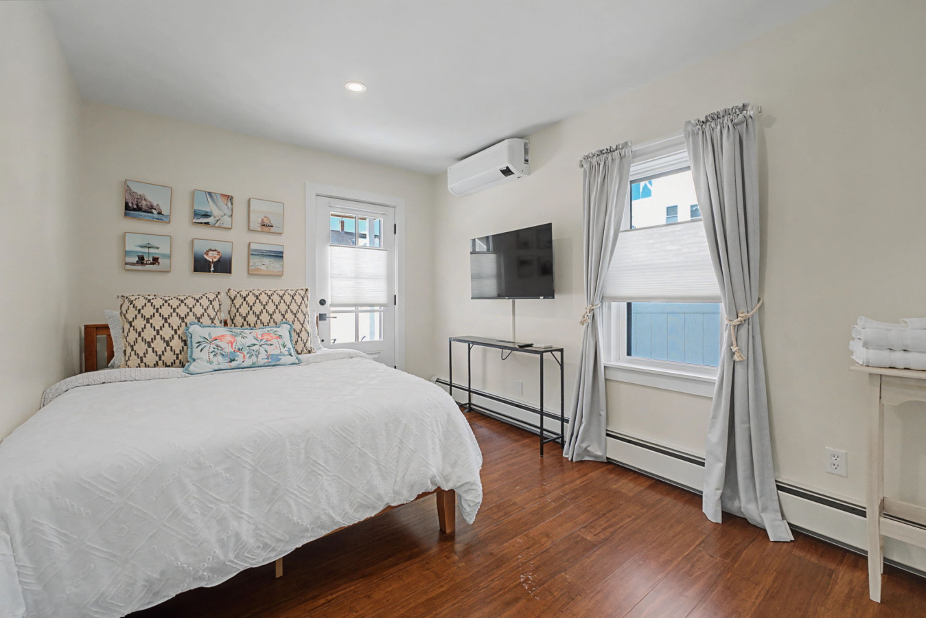 Historic 5BR, Dual Kitchens, Walk to Beach
