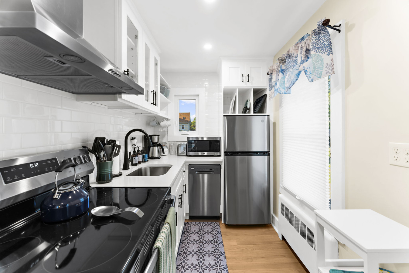 Historic 5BR, Dual Kitchens, Walk to Beach