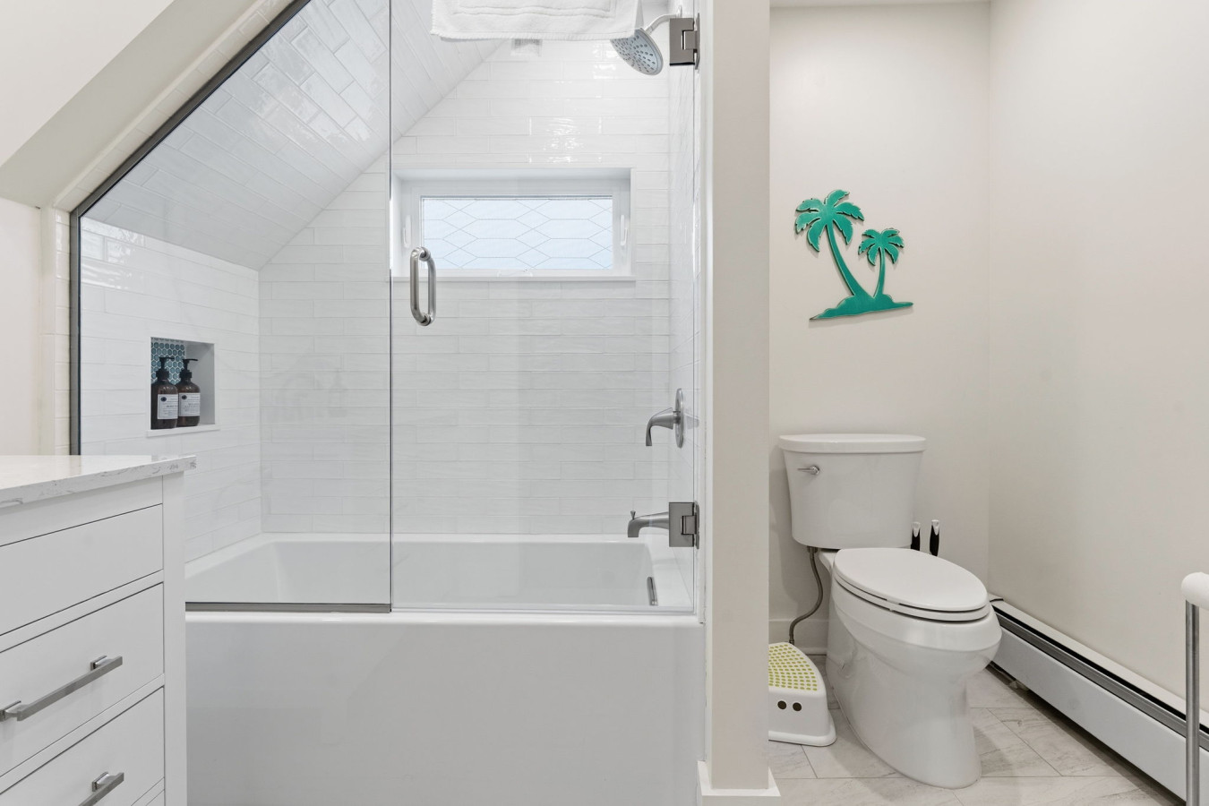 Historic 5BR, Dual Kitchens, Walk to Beach