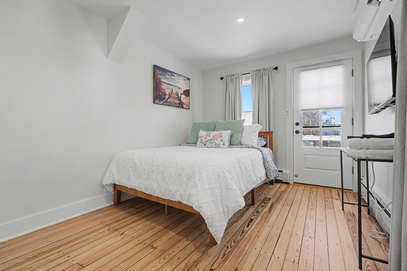 Historic 5BR, Dual Kitchens, Walk to Beach