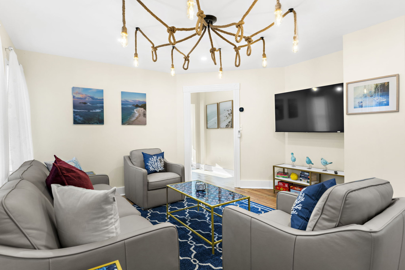 Historic 5BR, Dual Kitchens, Walk to Beach