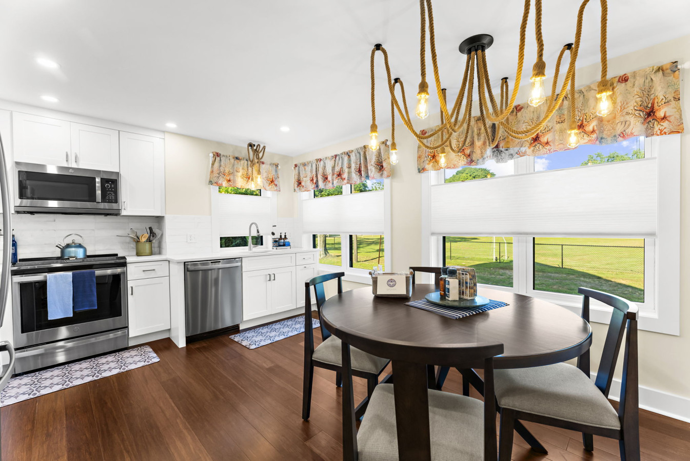 Historic 5BR, Dual Kitchens, Walk to Beach