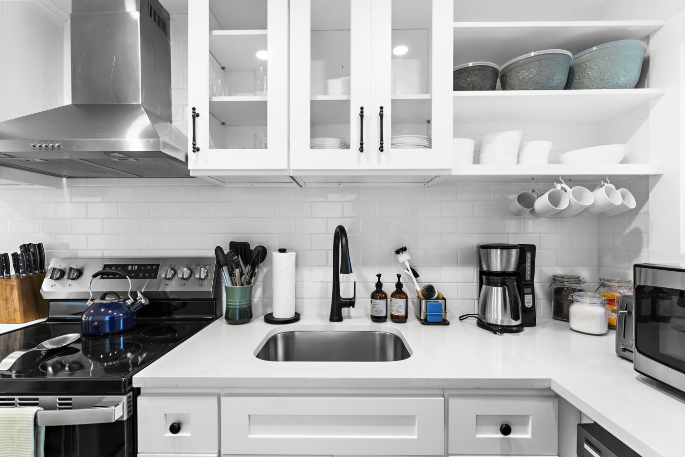 Historic 5BR, Dual Kitchens, Walk to Beach