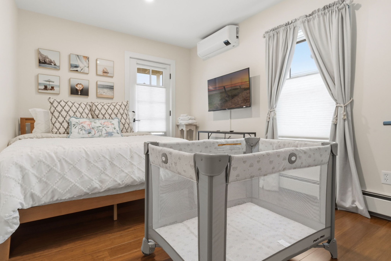 Historic 5BR, Dual Kitchens, Walk to Beach