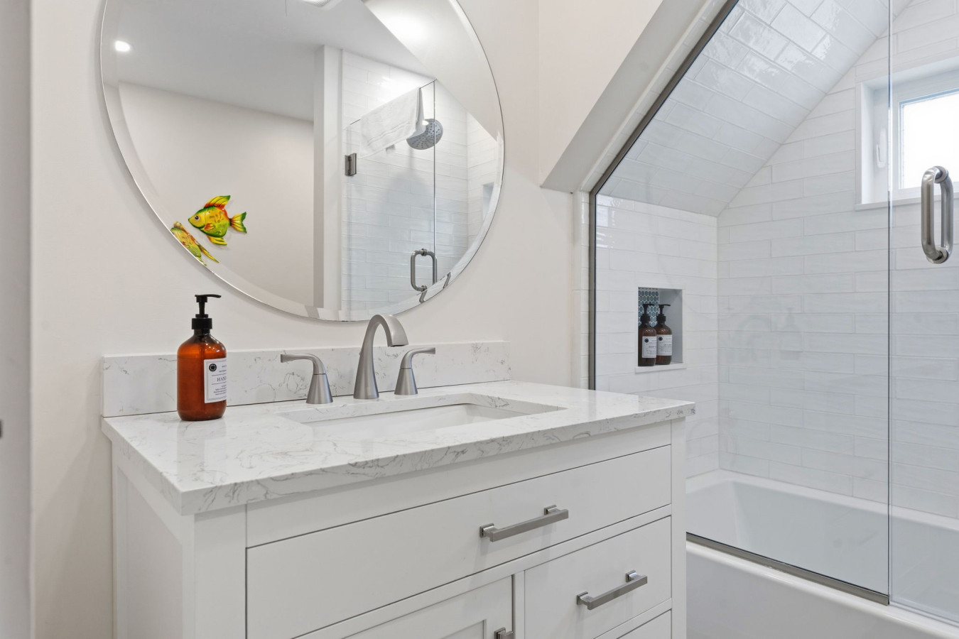 Historic 5BR, Dual Kitchens, Walk to Beach